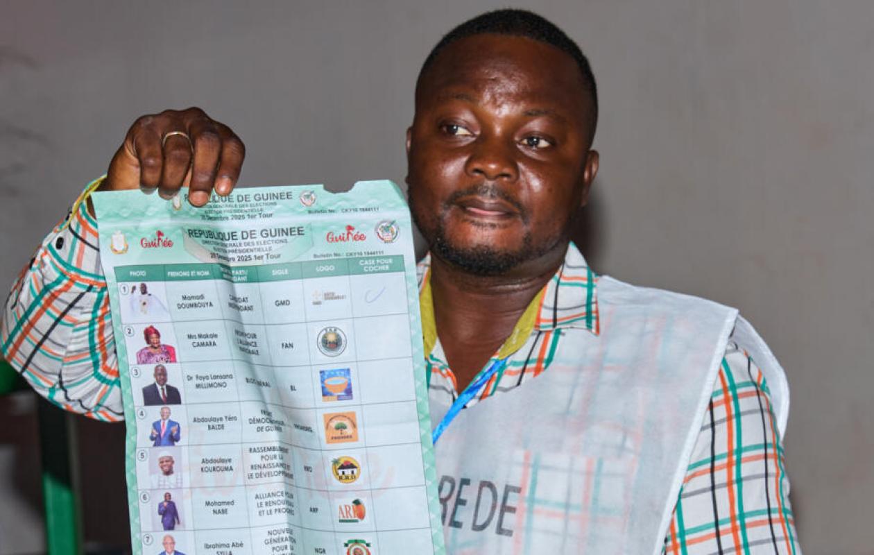 Présidentielle en Guinée: décompte en cours, des résultats partiels publiés lundi