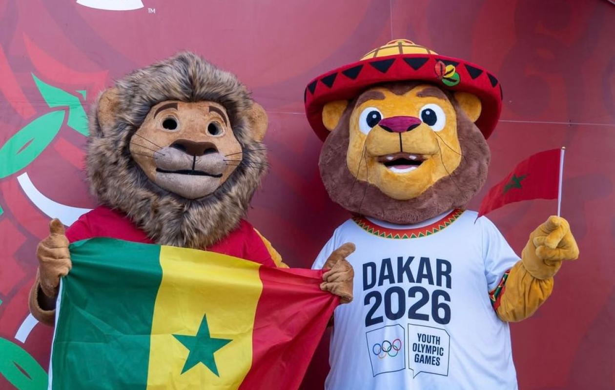 Quand Ayo rencontre le cousin Assad : une fraternité inattendue au stade Ibn Batouta