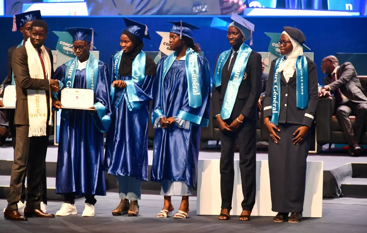 Bac 2025 : les filles dominent, mais butent sur les mentions