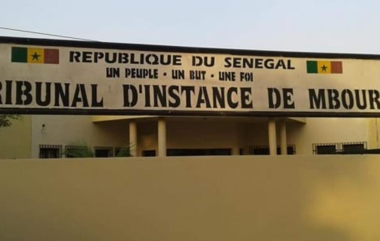 Escroquerie : Elle contracte plusieurs prêts en utilisant les papiers des membres de sa famille, dont ceux  de sa mère décédée