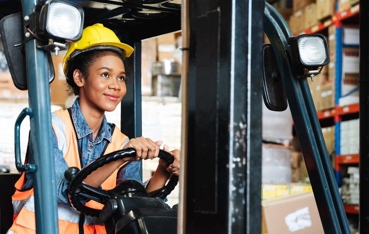 Travail formel : la féminisation progresse, mais les hommes dominent