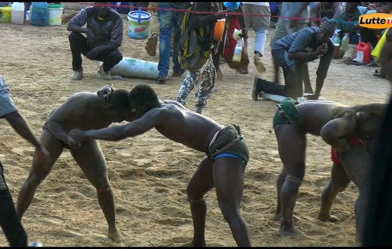 Ndiol Sana, le lutteur qui fait sensation avec ses prises (vidéo)