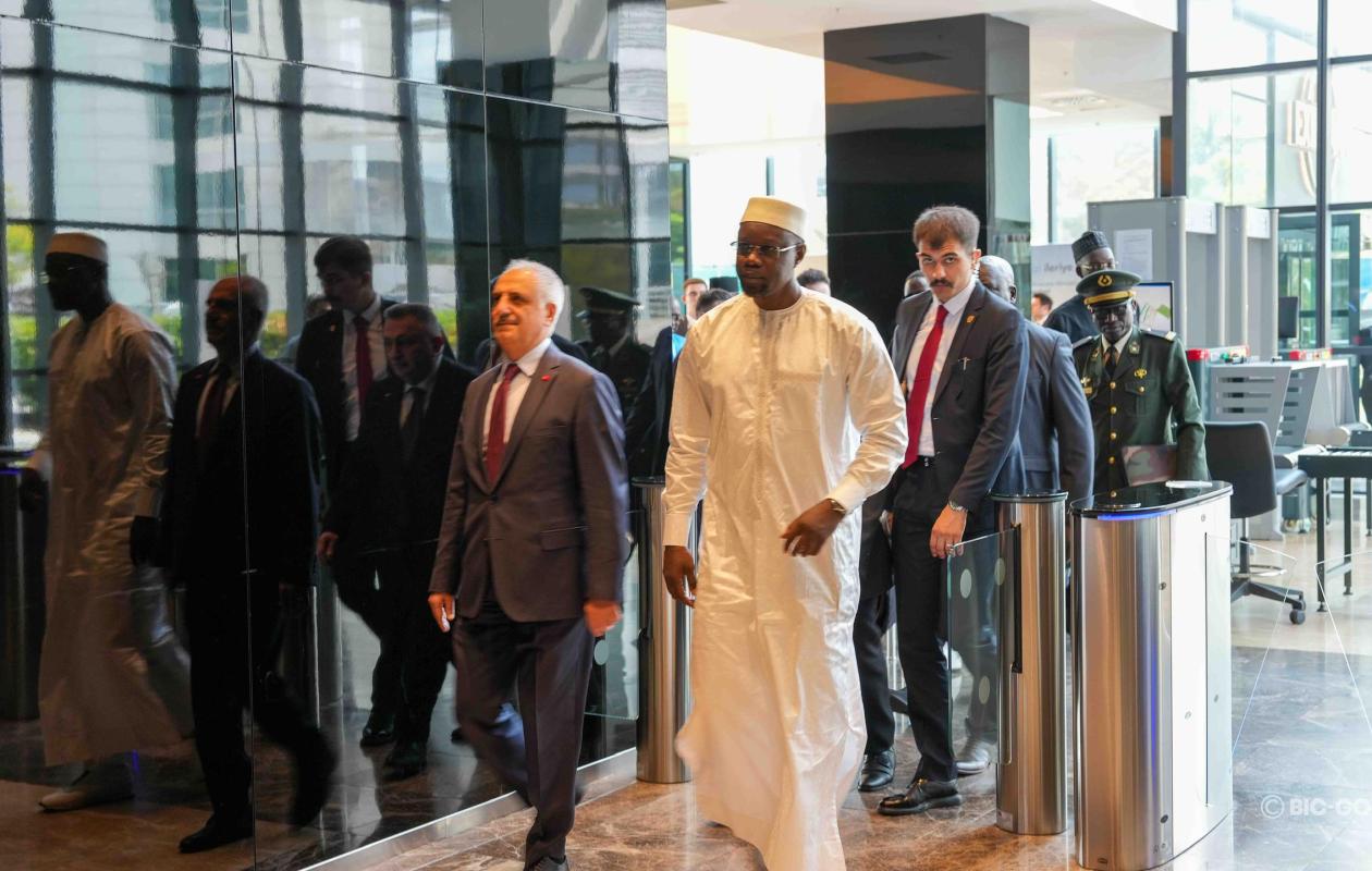 Abolition du califat, alphabet latin, laïcité : Mustafa Atatürk, le père de la Turquie moderne honoré par Ousmane Sonko