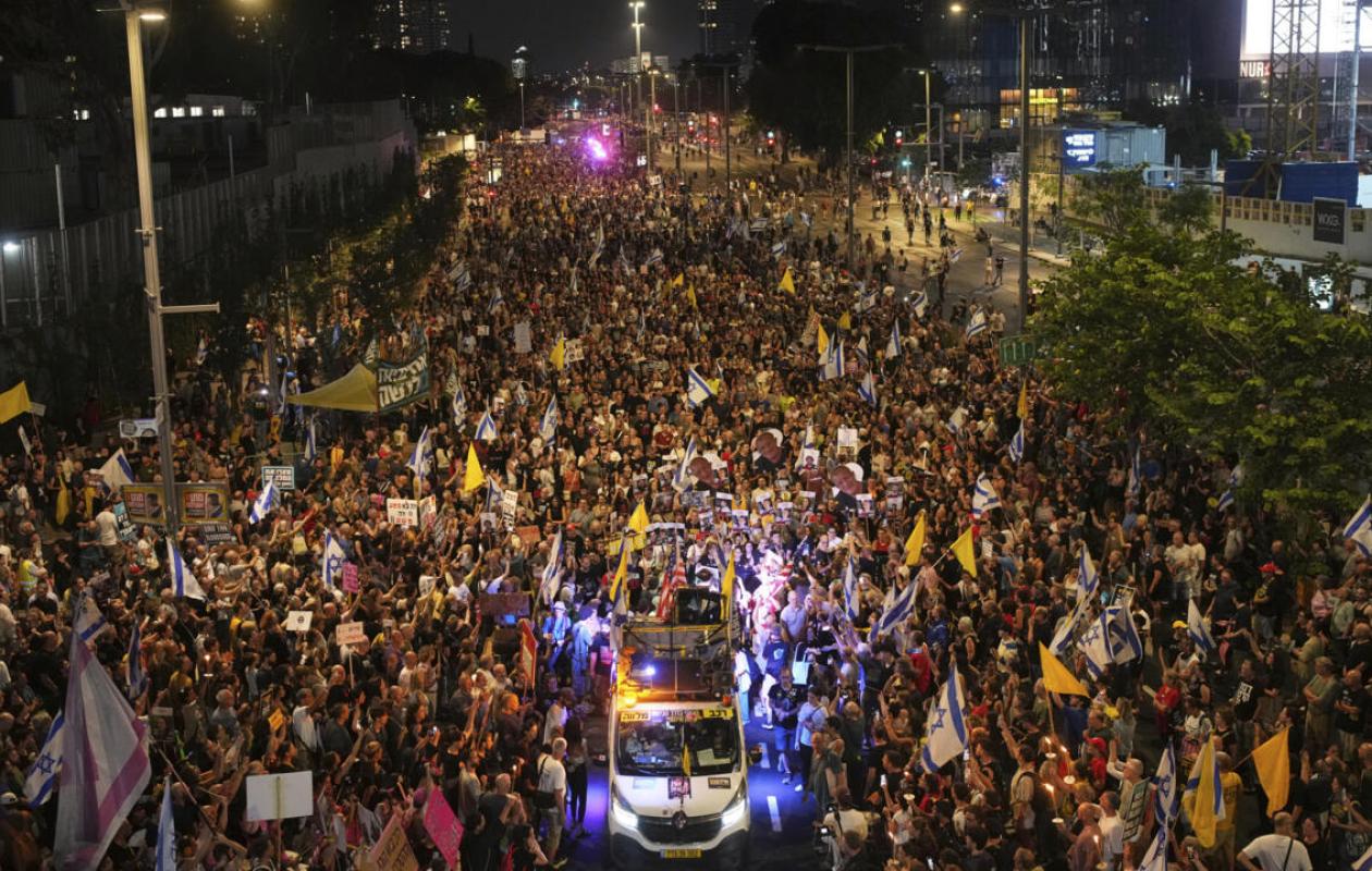 À Tel-Aviv, des milliers de manifestants s'opposent au plan israélien de contrôler Gaza