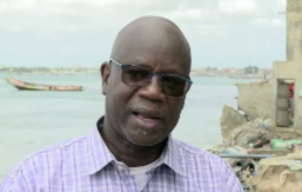 WOLOF/ Plages sous plastique : l'autre marée qui menace les côtes sénégalaises.