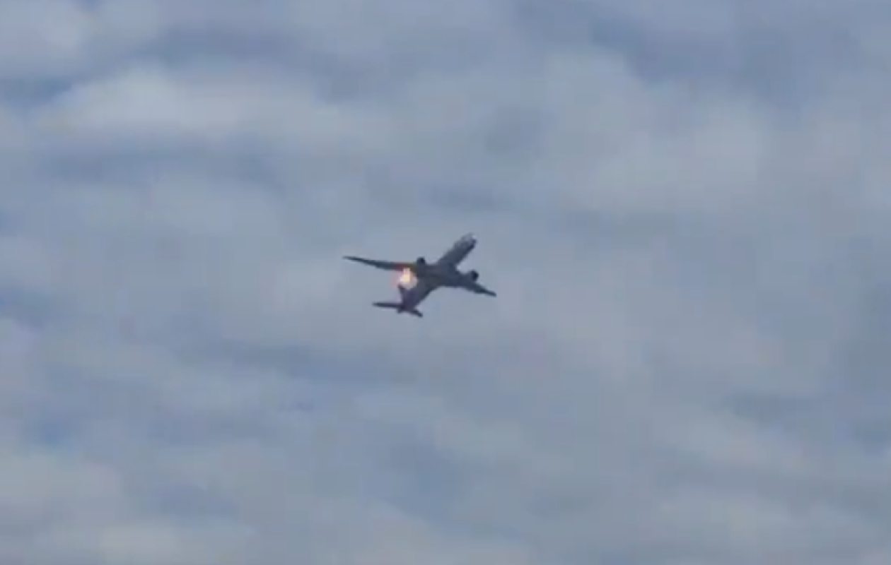 Un avion prend feu en plein vol au-dessus de l’Italie : Panique à bord