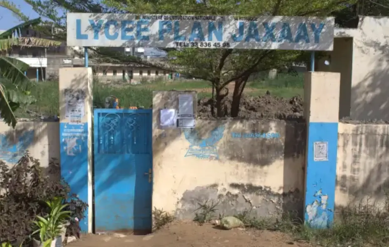 Vétusté et inondations :  Le ministère de l'Éducation nationale annonce le relogement du Lycée Plan Jaxaay