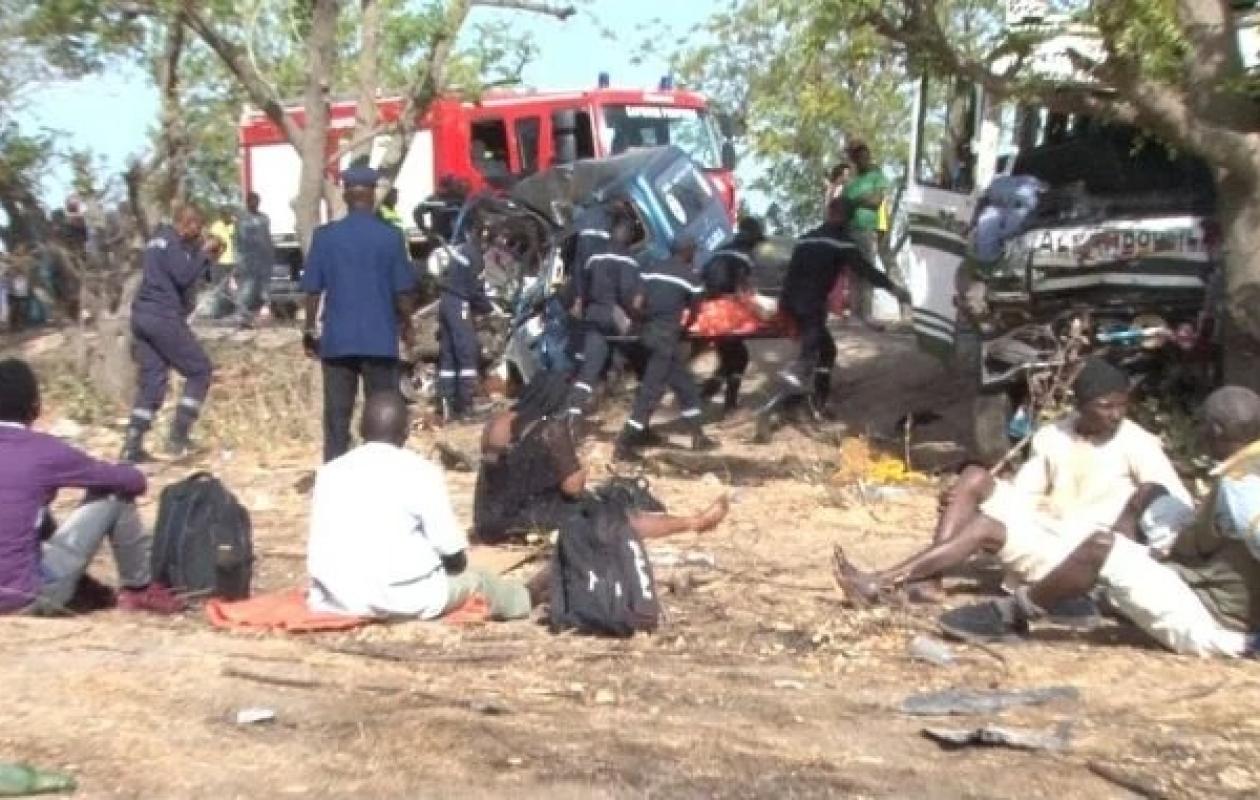 Louga : Une collision entre un véhicule particulier et un «  War Gaindé » fait 12 blessés, dont 5 graves