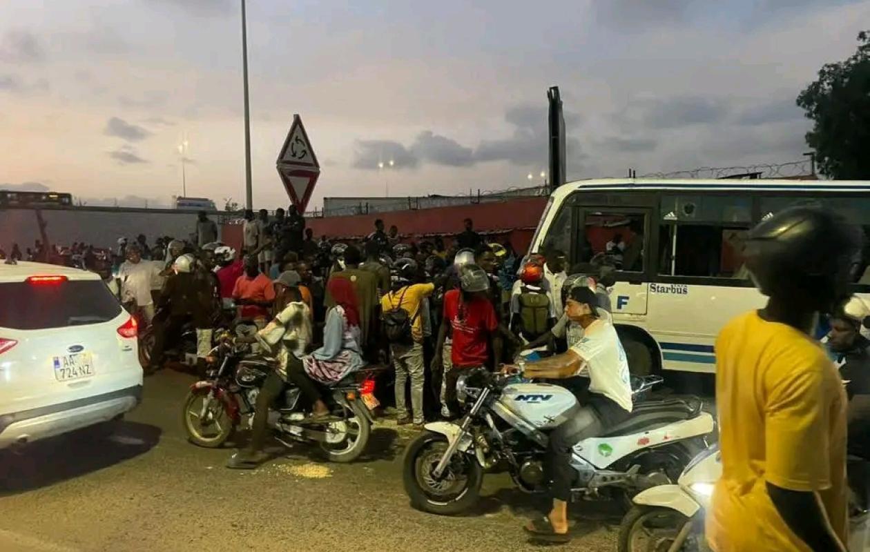 Motocycliste heurté à Thiaroye: Le chauffeur du bus Tata gardé à vue pour tentative de meurtre