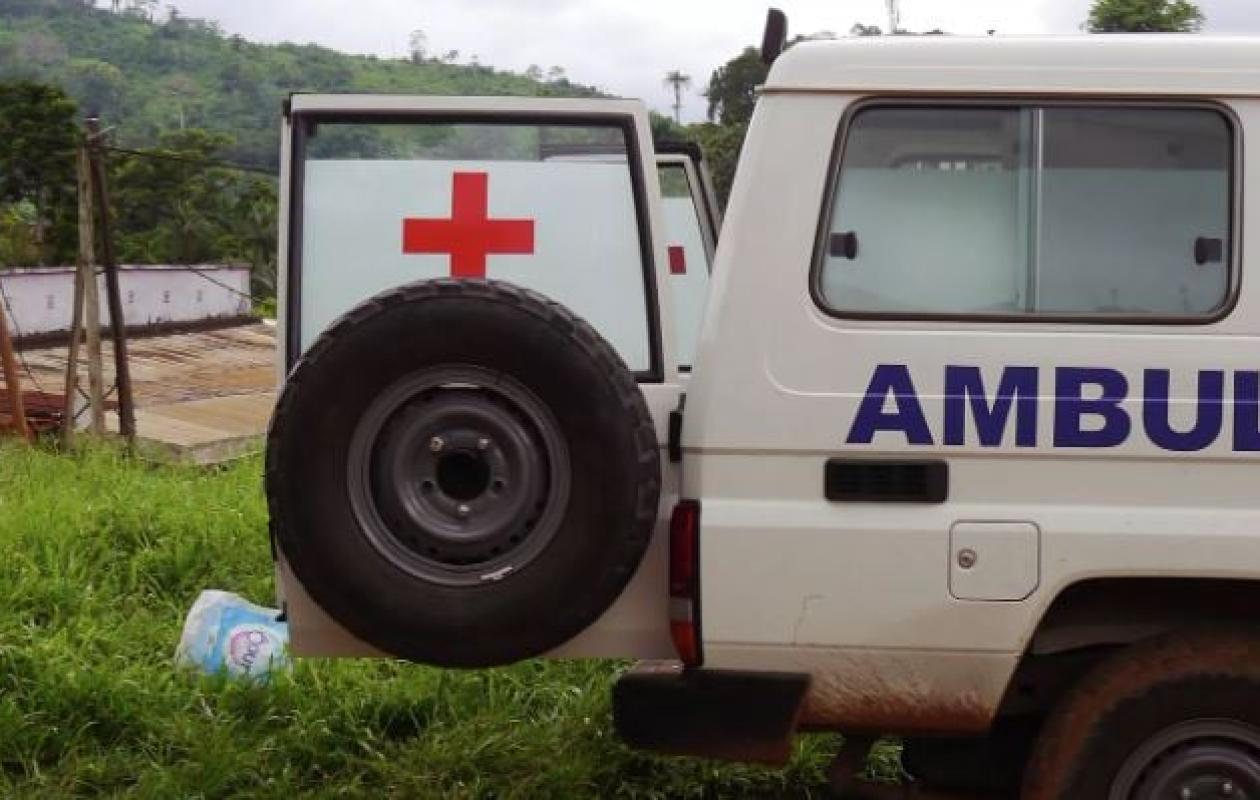 Niaguis : un maçon vole une ambulance et provoque une spectaculaire course-poursuite