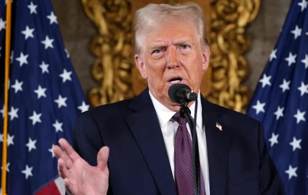 «Un an de prison, sans libération anticipée» : Donald Trump publie un décret punissant les personnes brûlant le drapeau amércain