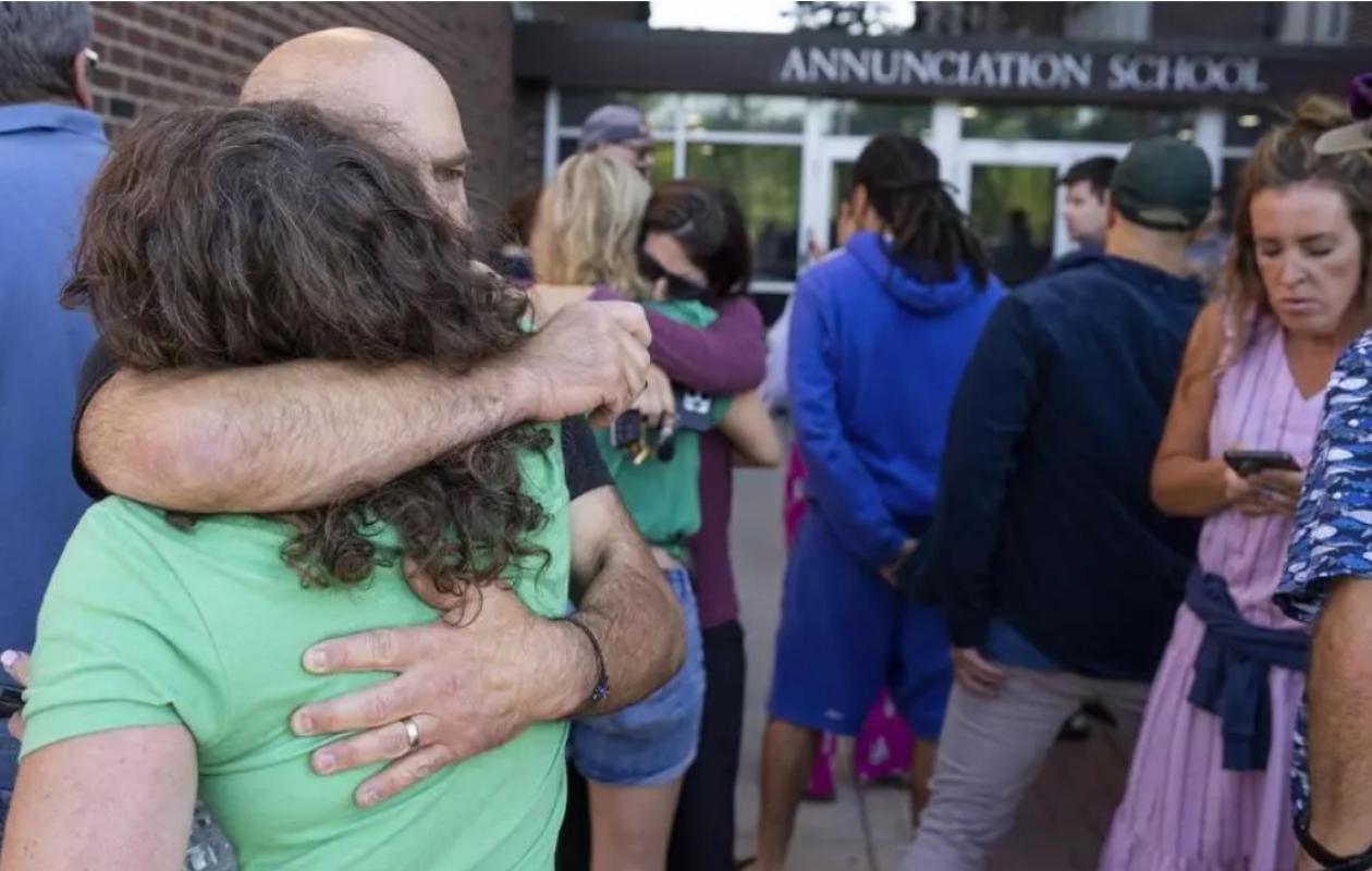 États-Unis: deux enfants tués et 14 autres blessés dans l'attaque d'une église à Minneapolis