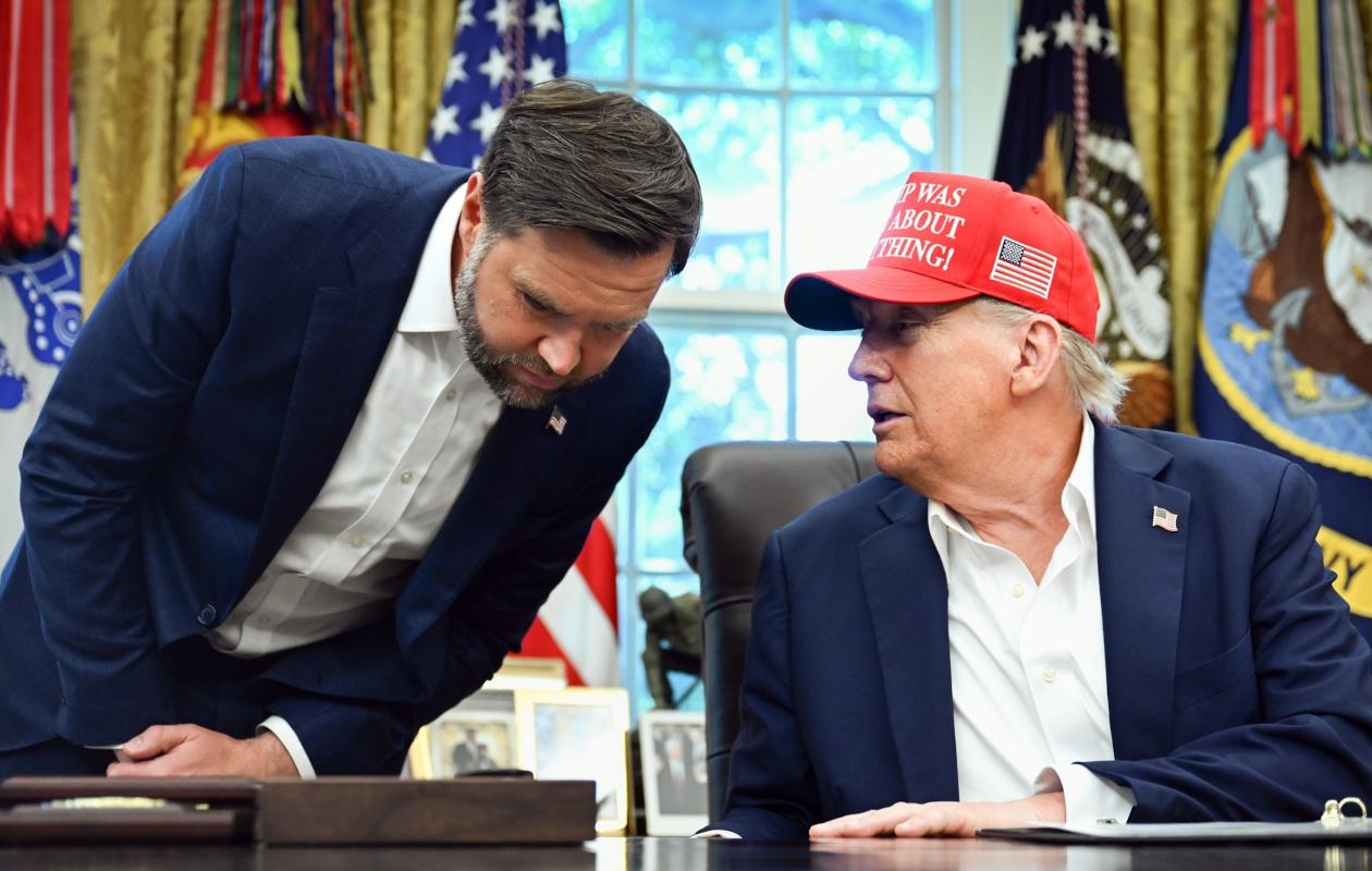 « Oui, de terribles tragédies se produisent » : JD Vance affirme être prêt à succéder à Donald Trump en cas de décès