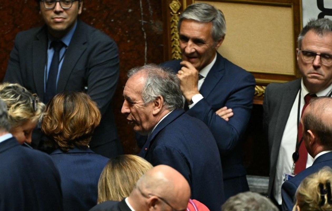 France : les députés renversent le gouvernement lors d'un vote de confiance