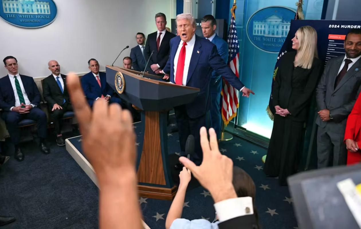 Une centaine d'organisations de presse demandent à Trump de ne pas restreindre les visas de journalistes