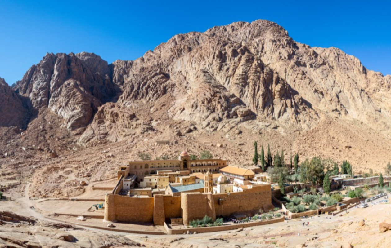 Égypte : un immense complexe touristique bâti sur le site présumé où Moïse aurait reçu les Dix Commandements suscite une vive polémique