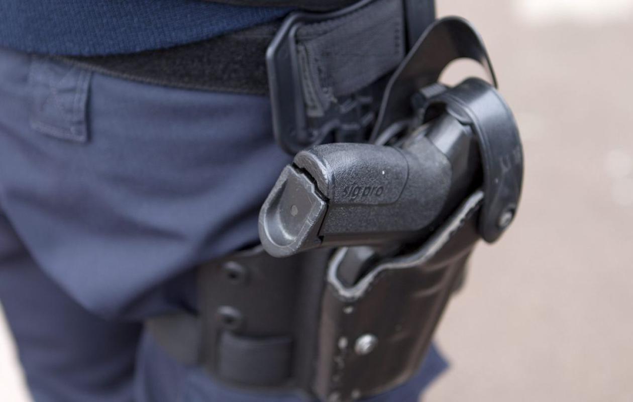 Thiès : ivre, il vole l’arme d’un policier et la revend… jusqu’à 400 000 F CFA