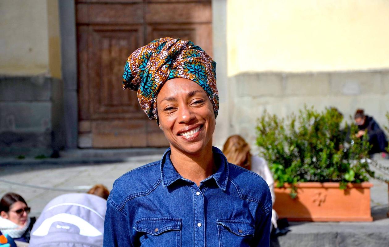 Elections régionales en Toscane : Victime d’insultes racistes, une candidate noire publie une photo d’elle tenant une banane