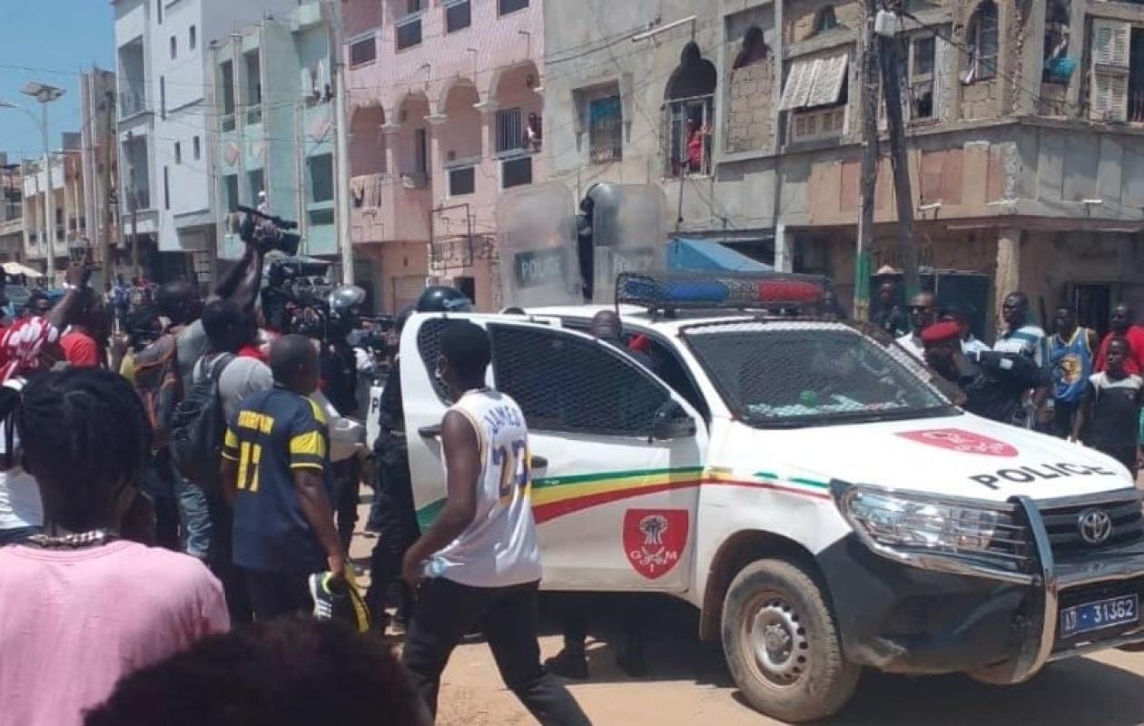 Mbour : un fils alcoolique tabasse son père et le menace de mort avec une machette