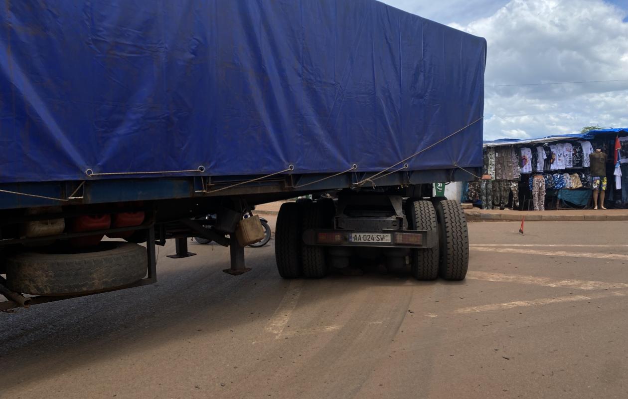 Kédougou : Un camion en panne bloque la circulation sur le corridor Dakar - Bamako (photos)