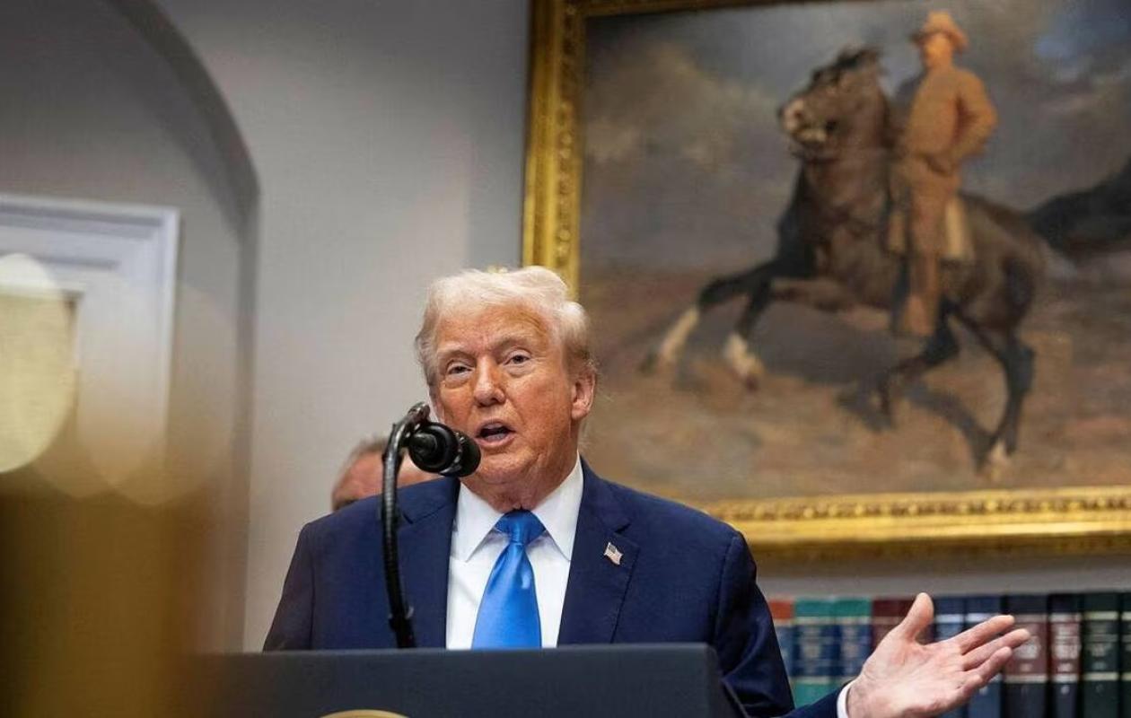 «N'en prenez pas» et «n'en donnez pas à votre bébé» : Donald Trump associe le paracétamol à l'autisme et le déconseille aux femmes enceintes