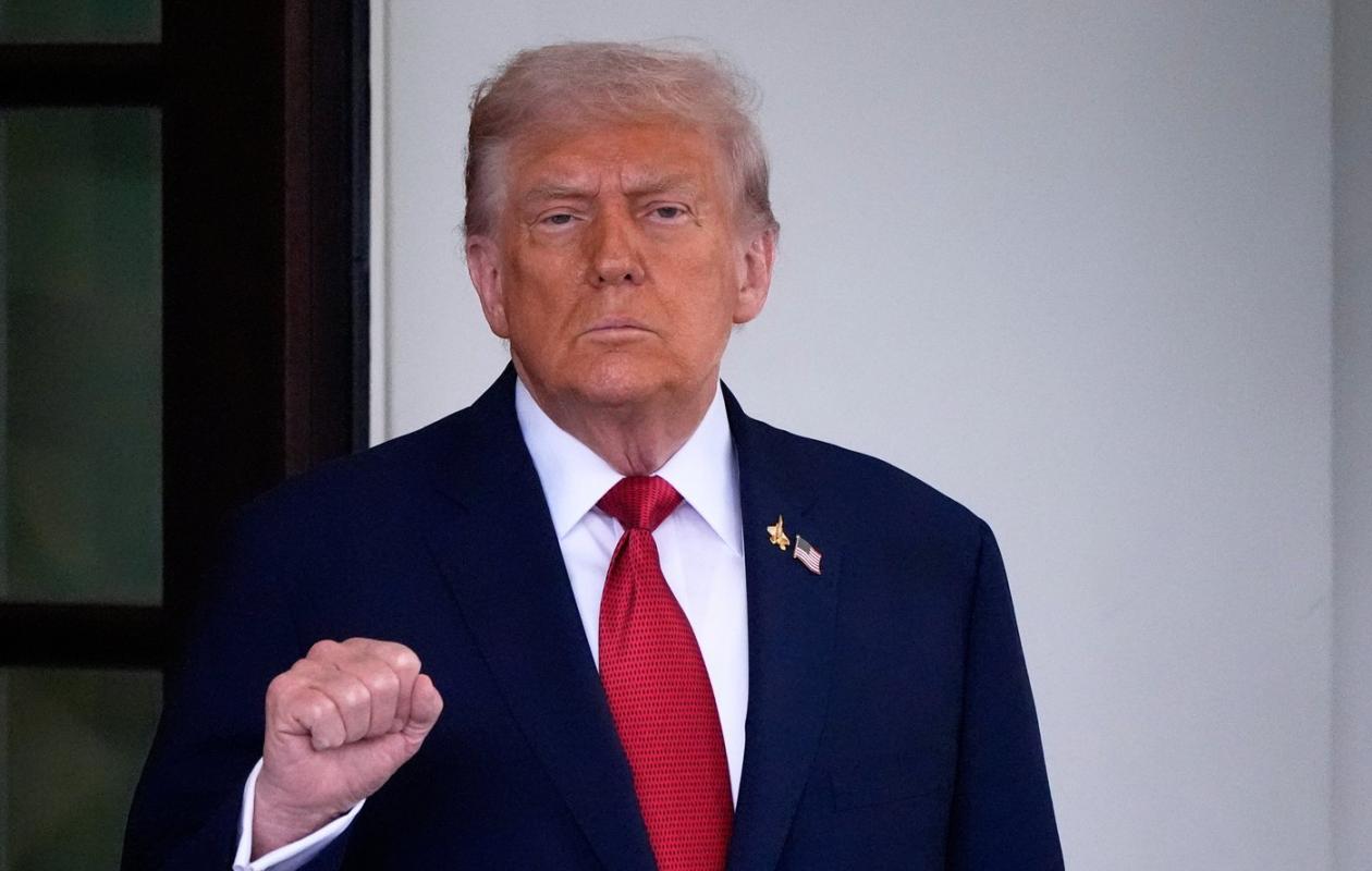 Donald Trump annonce de nouveaux droits de douane sur les médicaments, les poids lourds et les meubles