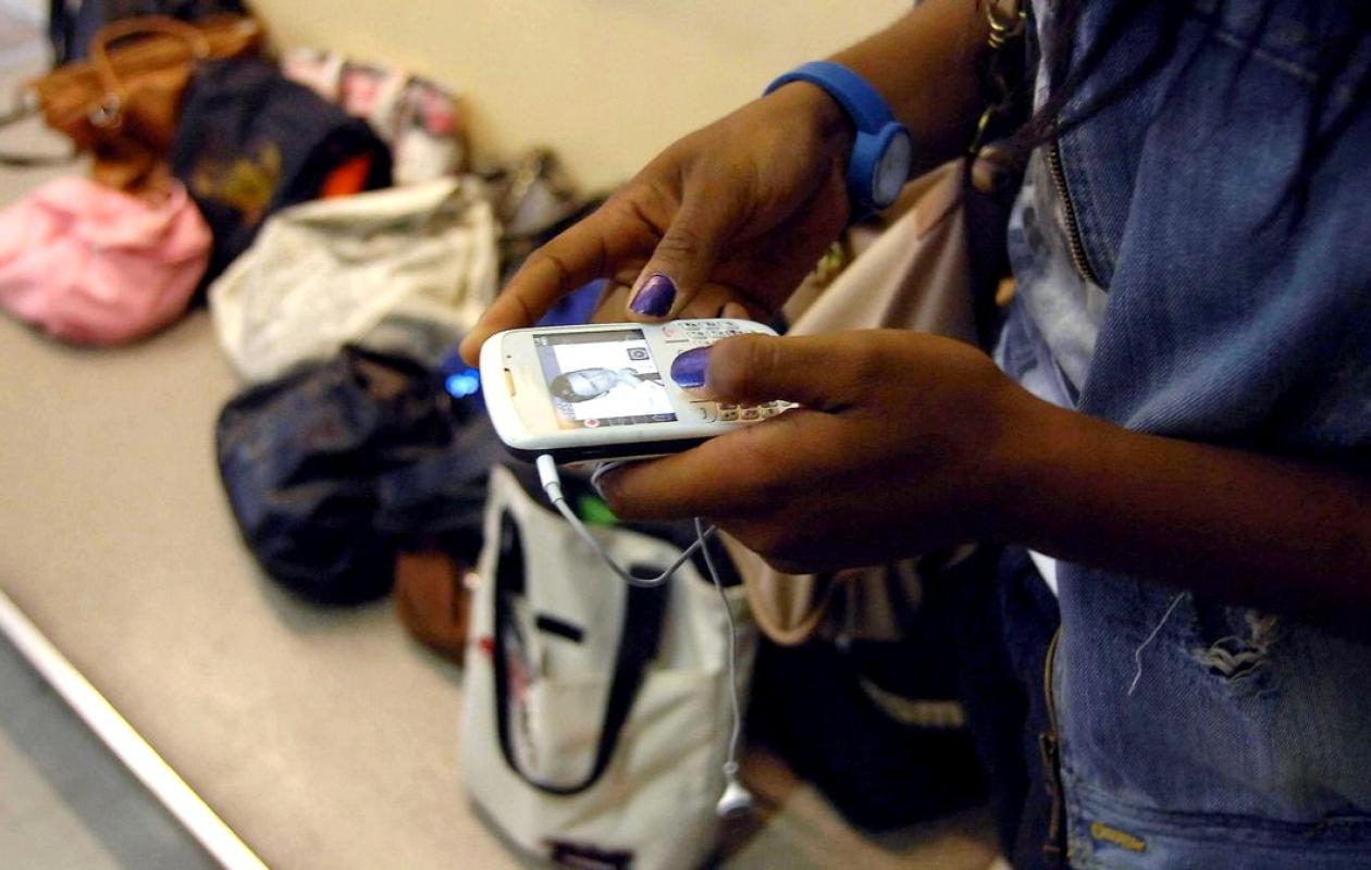 Interdiction du téléphone à l’école : Le Saemss déplore une «démarche cavalière et unilatérale»