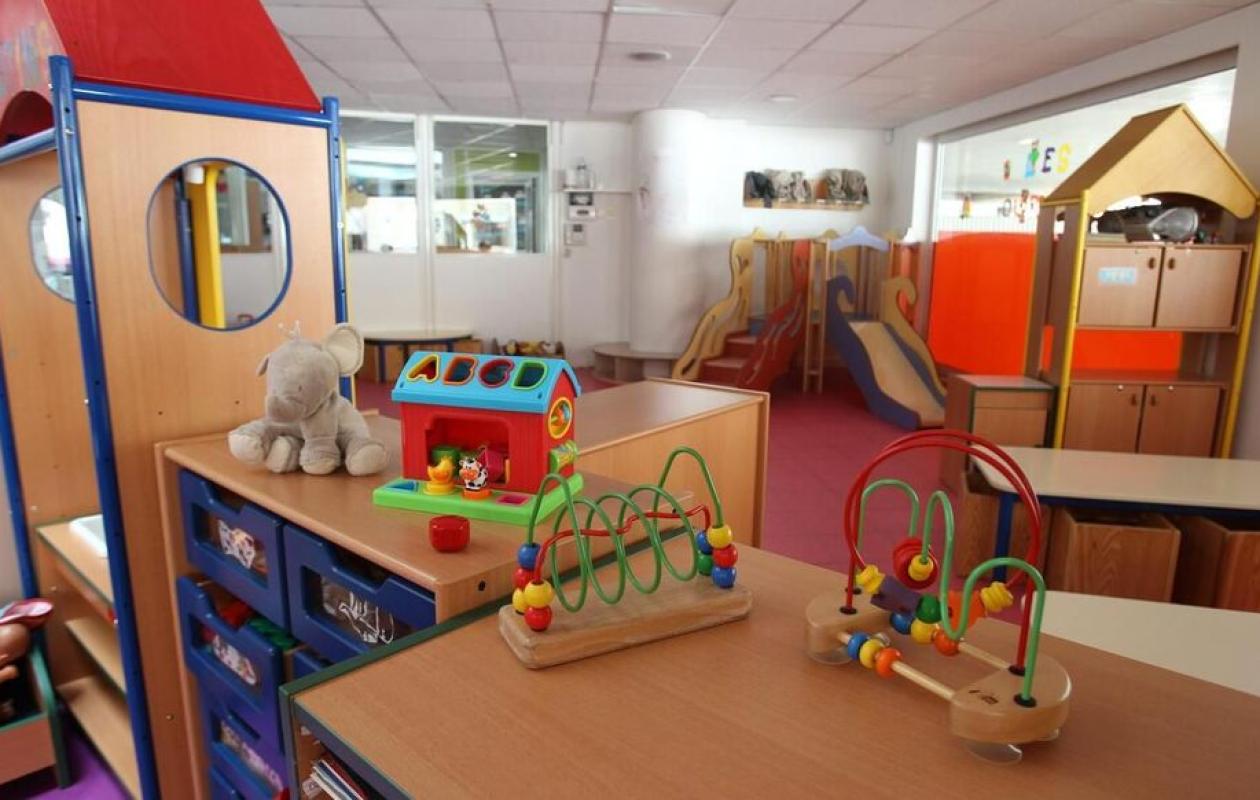 Royaume-Uni: Une employée de crèche condamnée à huit ans de prison pour avoir agressé 21 bébés