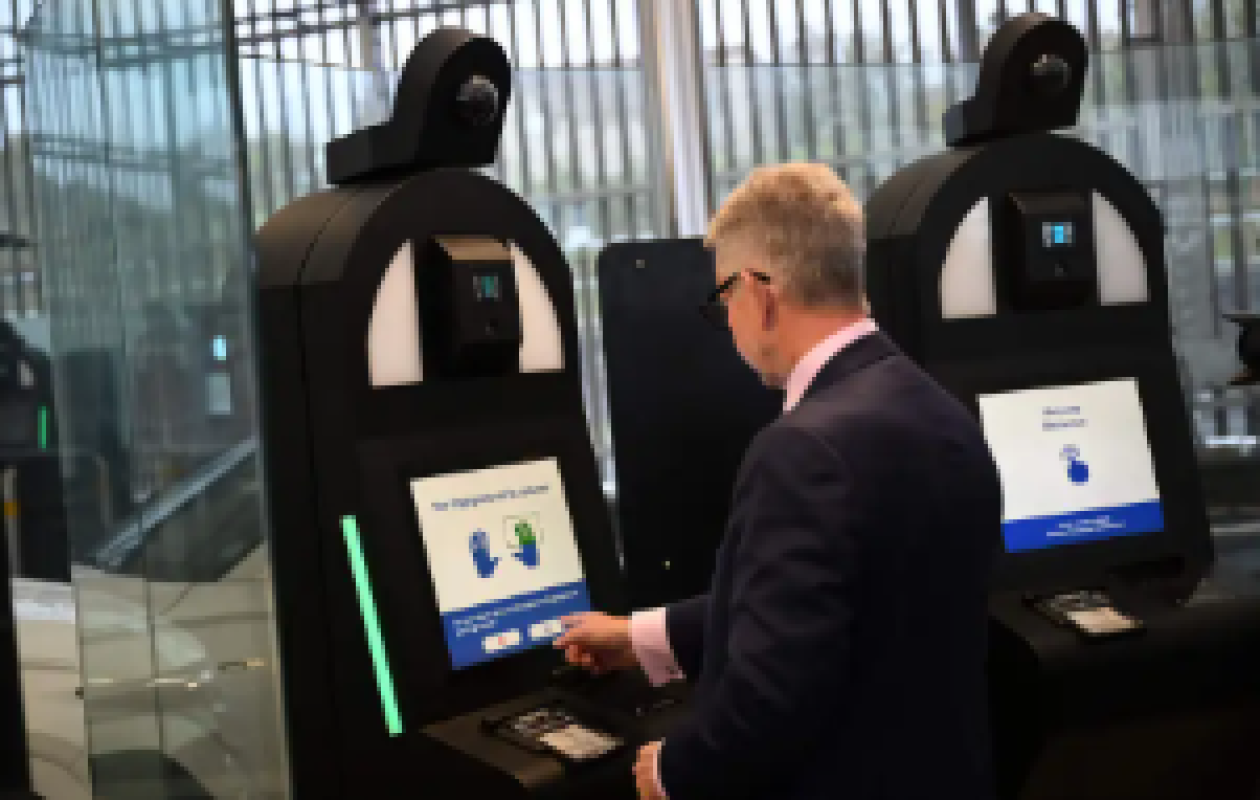 Aéroports Fin des tampons dans les passeports