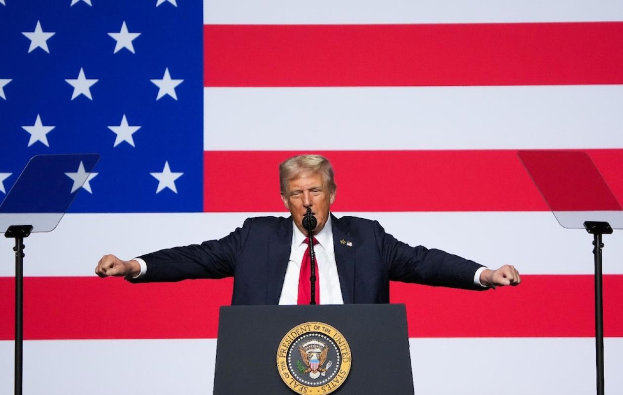 Trump exhorte les généraux à combattre "l'ennemi de l'intérieur"