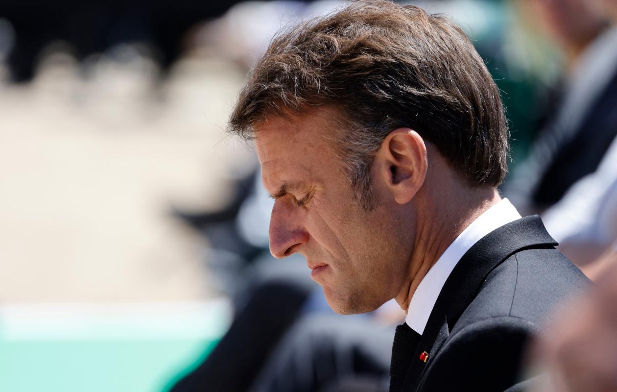 France: ultimes négociations pour former une coalition, Macron lâché par ses alliés