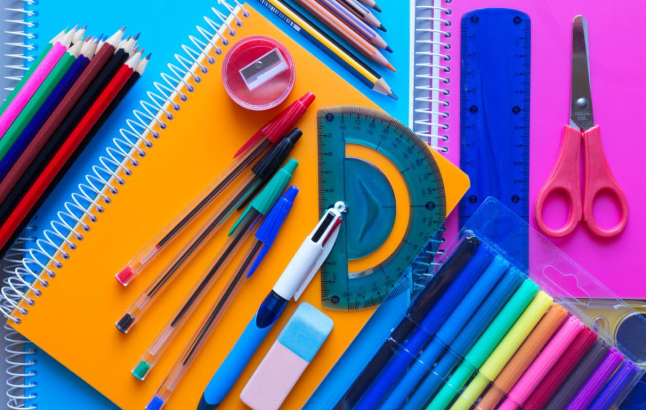 Fournitures scolaires : 10 livres à 35 000 f… ‘’tous du même éditeur’’