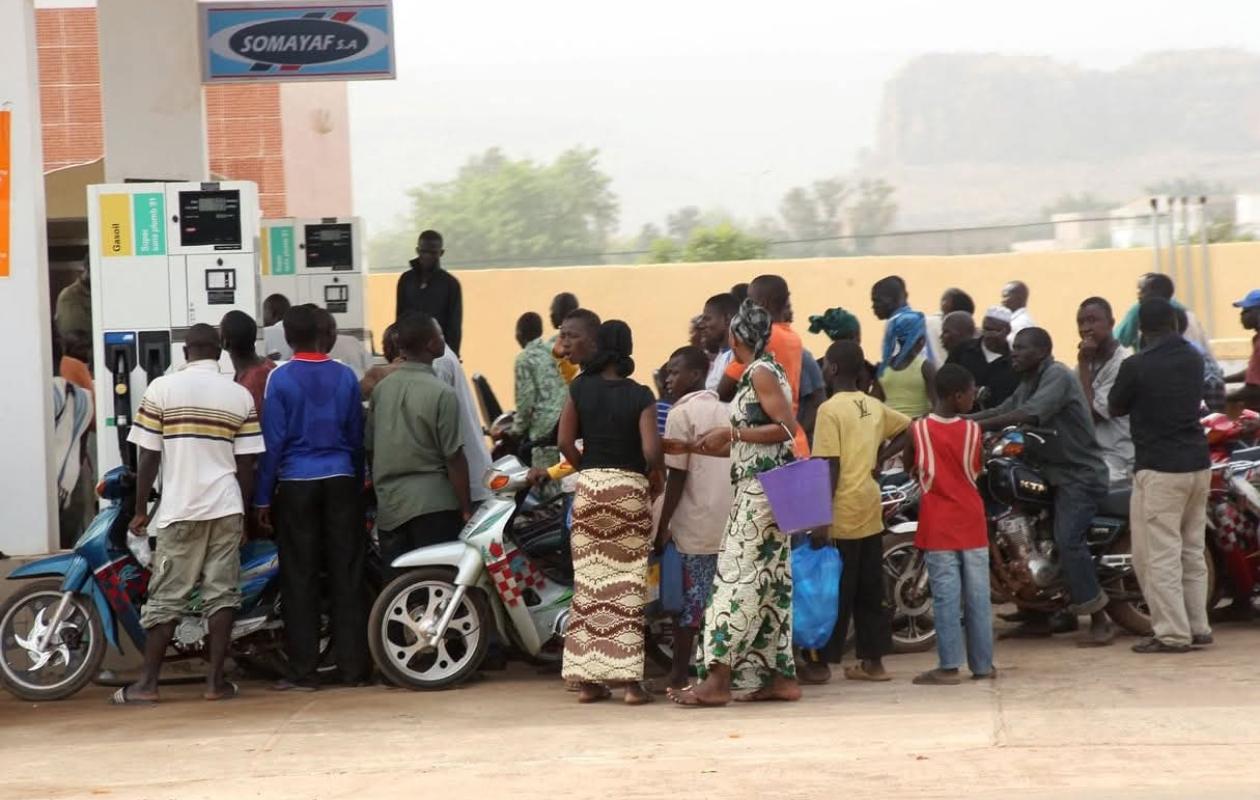 Mali : Pénurie de carburant à Bamako, après des attaques contre des camions-citernes