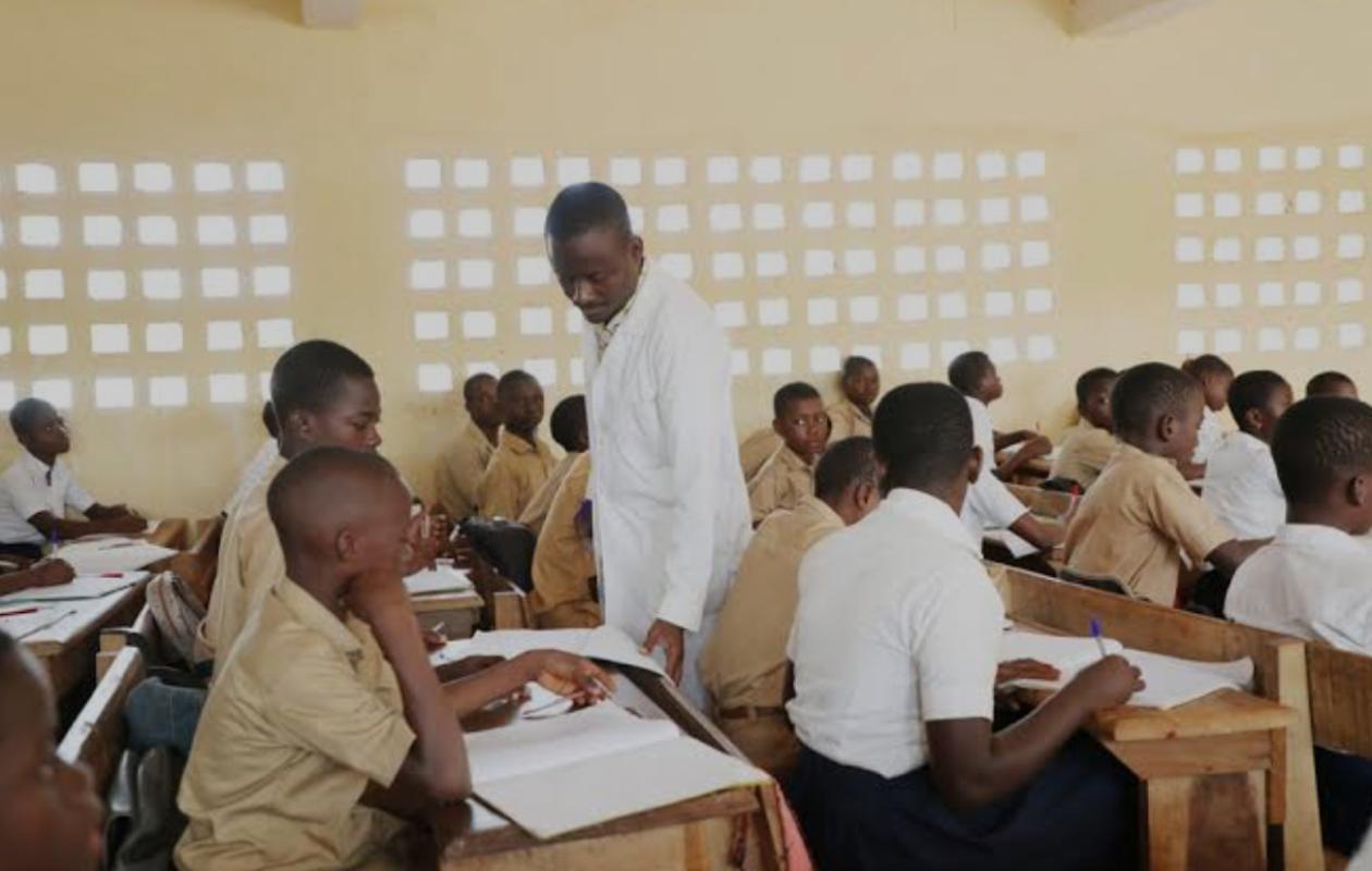 Remobilisation des élèves et des enseignants pour bien démarrer l'année scolaire : Ngoundiane couronne ses 367 meilleurs élèves