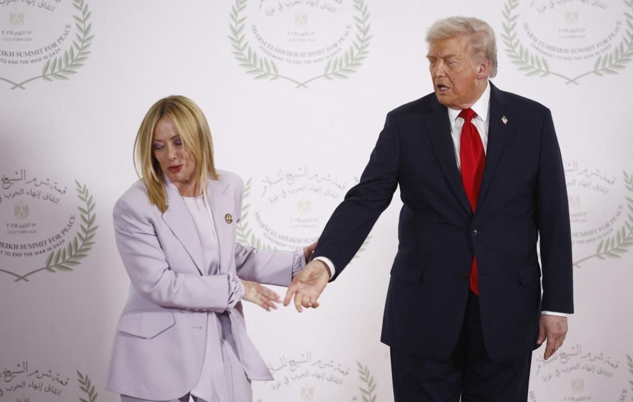 "Je n'ai pas le droit de le dire mais.." : Trump vante le physique de Georgia Meloni