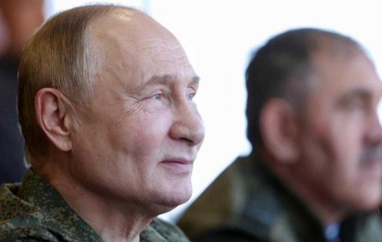 «La phase zéro de sa campagne de préparation à une guerre future» : pourquoi des soldats russes masqués à la frontière estonienne inquiètent fortement