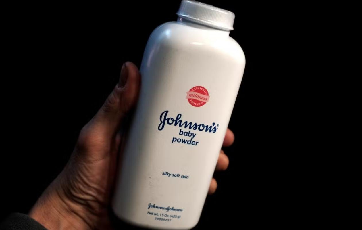 Talc et cancer: plainte au Royaume-Uni contre Johnson & Johnson, selon des avocats