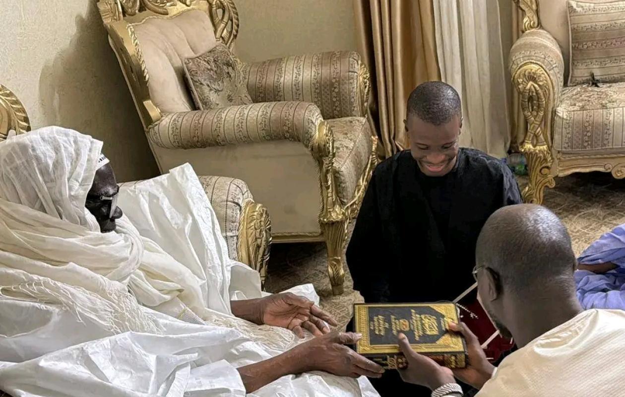 Exemplaire du Saint Coran : Le cadeau hautement symbolique de Serigne Mountakha à Me Bamba Cissé