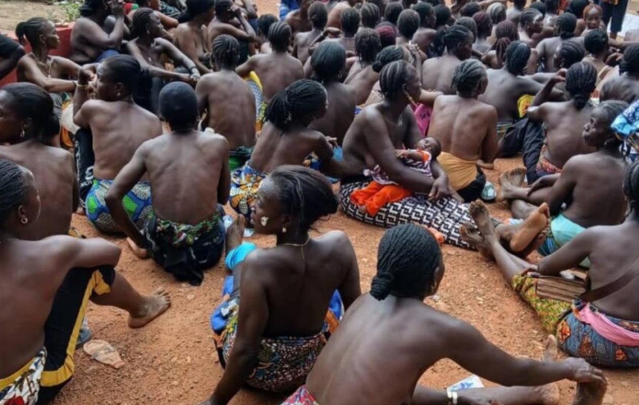 Guinée/Lola : Des femmes manifestent torses nus pour dénoncer les exactions et les menaces des bouviers