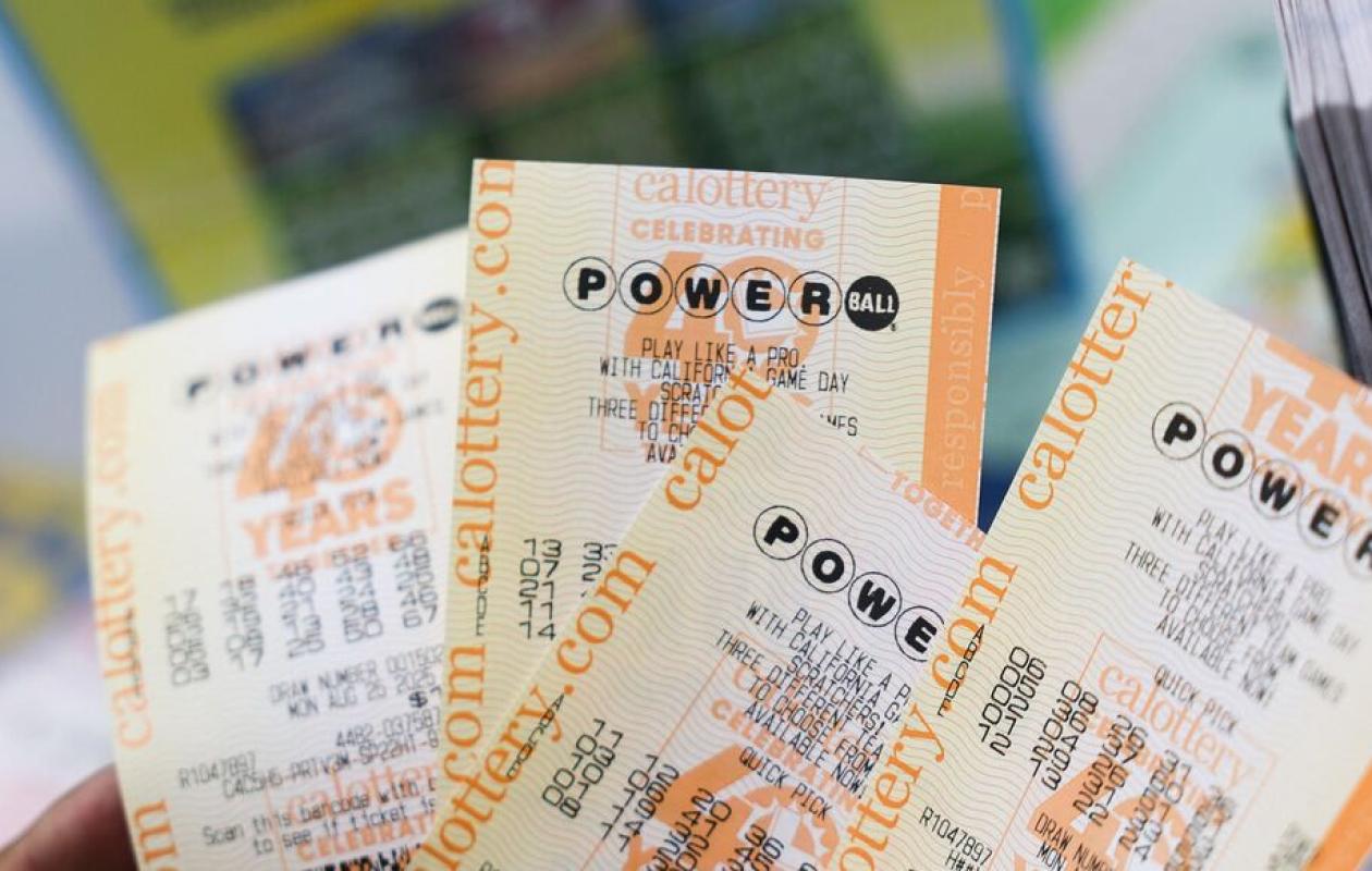 « Mon mari et moi n’en revenions pas » : une Américaine demande à ChatGPT de choisir ses numéros et remporte 100 000 dollars au loto