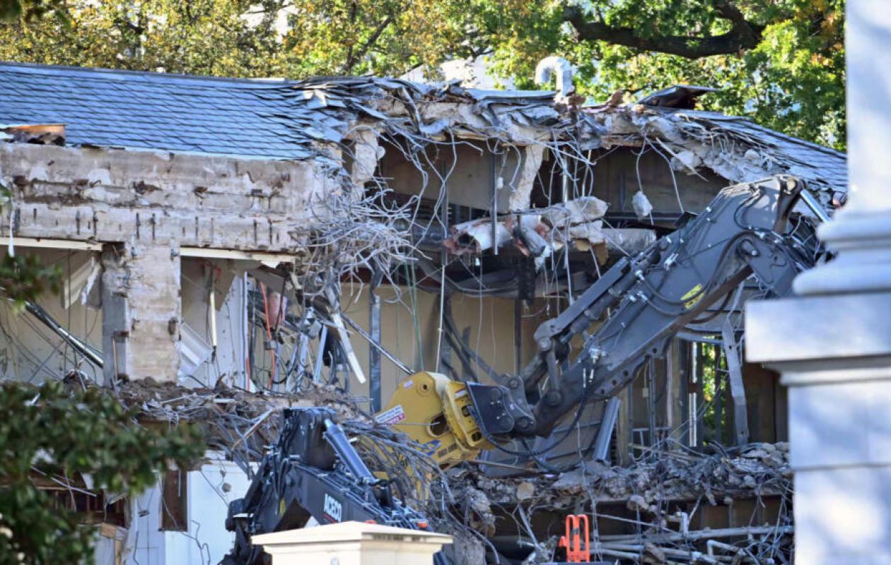 « Une abomination » : les images de la destruction d’une façade de la Maison Blanche pour la salle de bal de Donald Trump font polémique