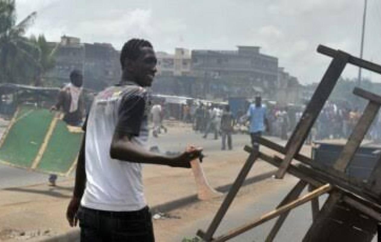 Côte d'Ivoire : un homme tué lors d'un démantèlement de barricades près de Yamoussoukro