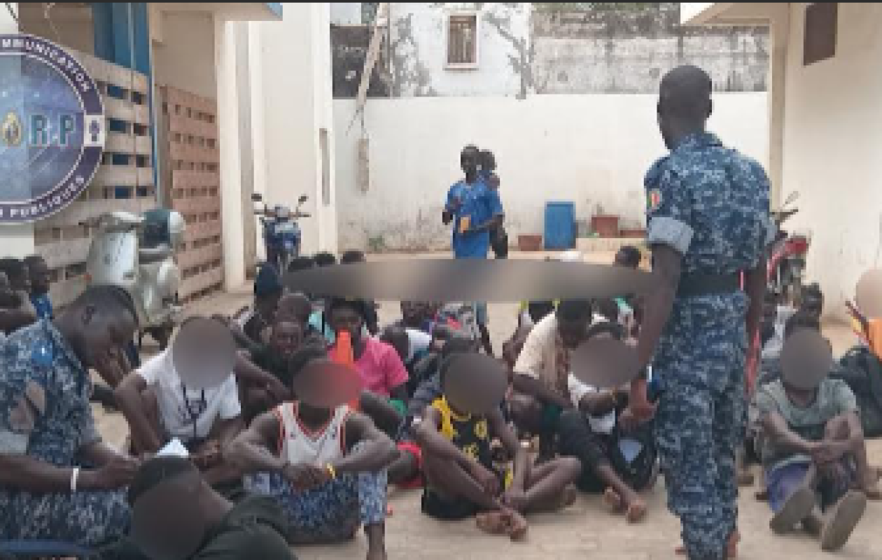 Ngor : Une pirogue partie de Gambie avec 154 migrants échoue, 60 personnes interpellées par la gendarmerie