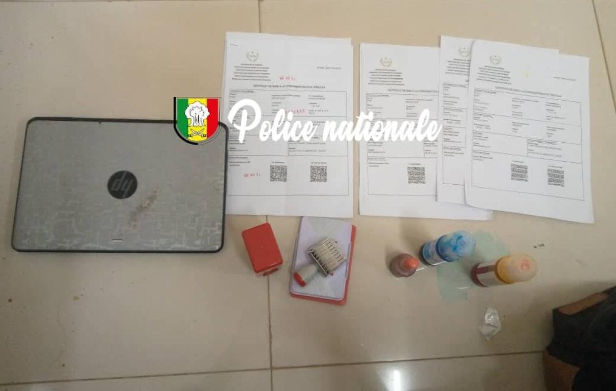 Trafic de faux documents : Deux individus qui confectionnaient de faux CMC arrêtés à Mbour par la police