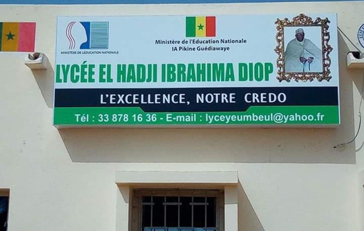 Yeumbeul-Nord : élèves assis à même le sol, les enseignants du Lycée Ibrahima Diop en grève
