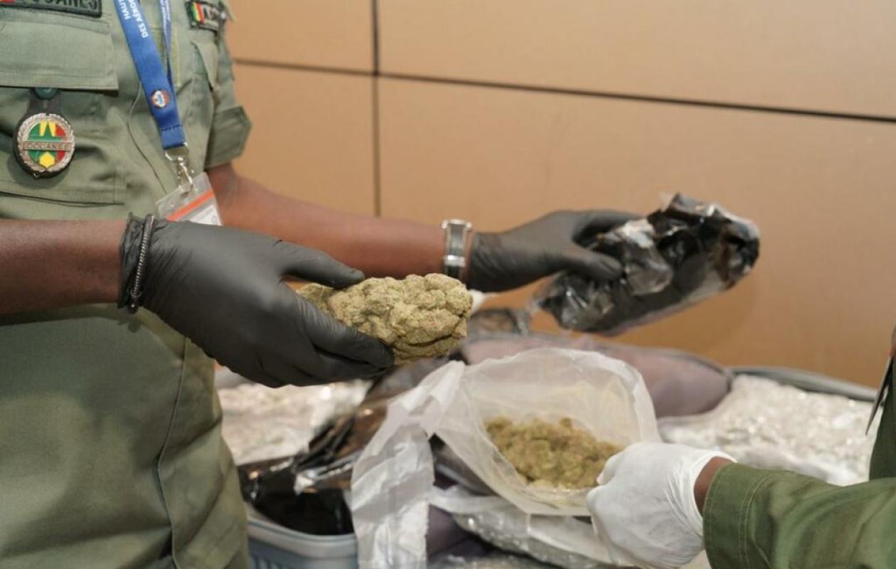 Trafic international de drogue : Un individu arrêté avec 600 g de haschich en provenance de Paris