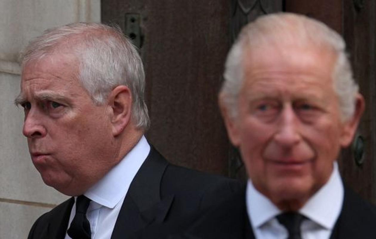 Affaire Jeffrey Epstein : Charles III retire ses titres au prince Andrew et le contraint à quitter sa résidence royale