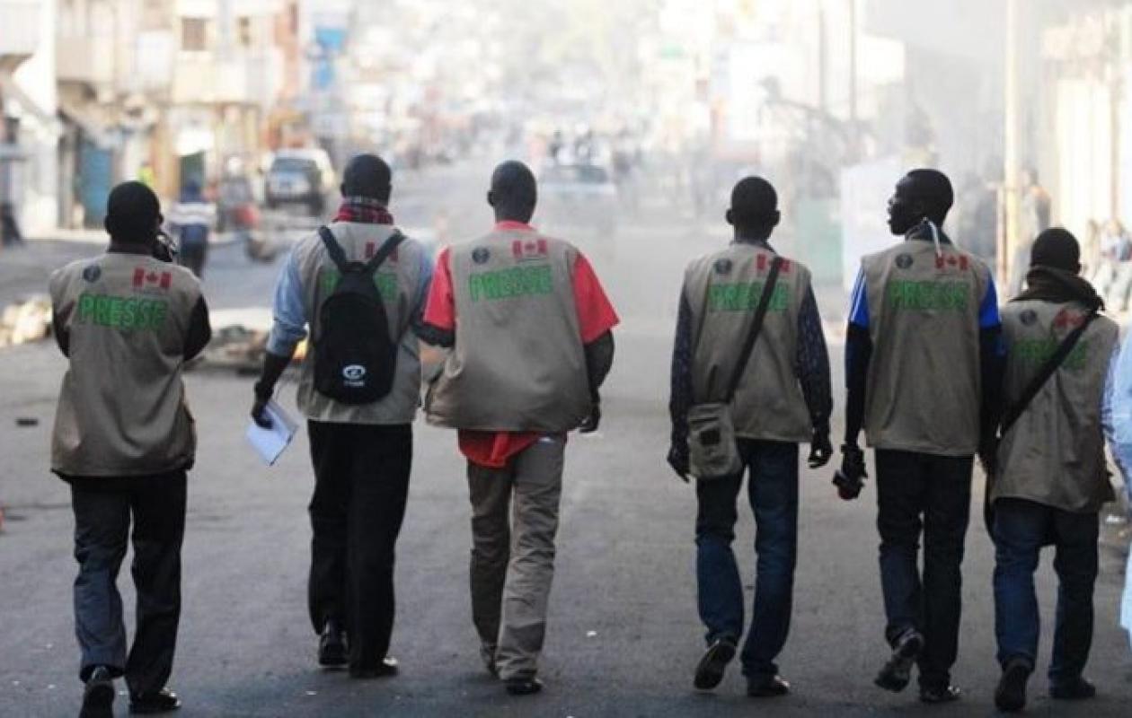 La presse se dresse contre le monstre ( Editorial commun du FDLP)