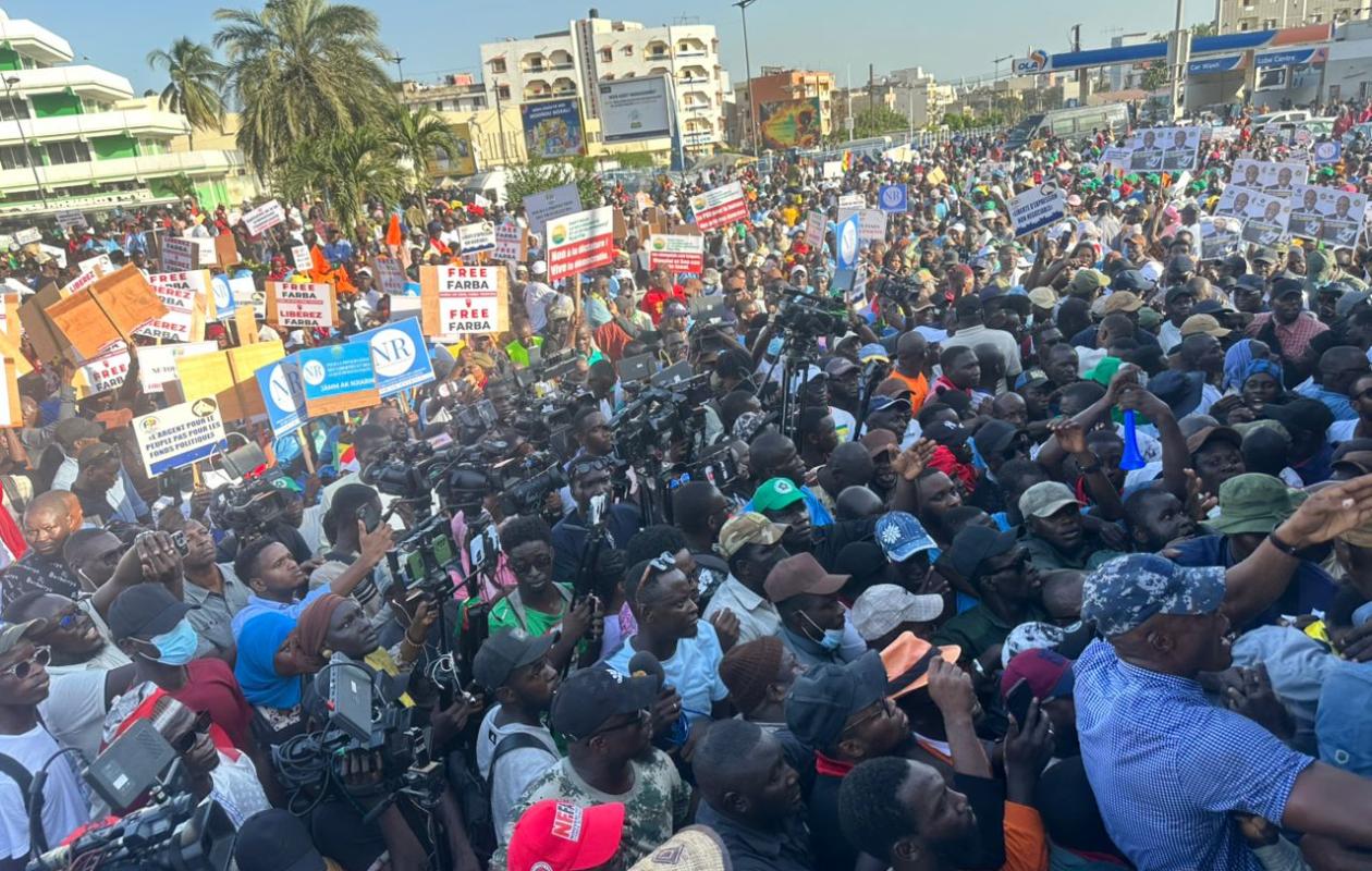 Jet d’Eau : Les images de la forte mobilisation du FDR pour exiger la libération de détenus politiques…