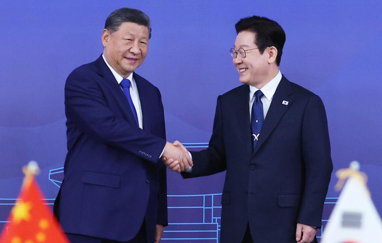 En Corée du Sud, Xi Jinping ironise sur l'espionnage et les smartphones chinois